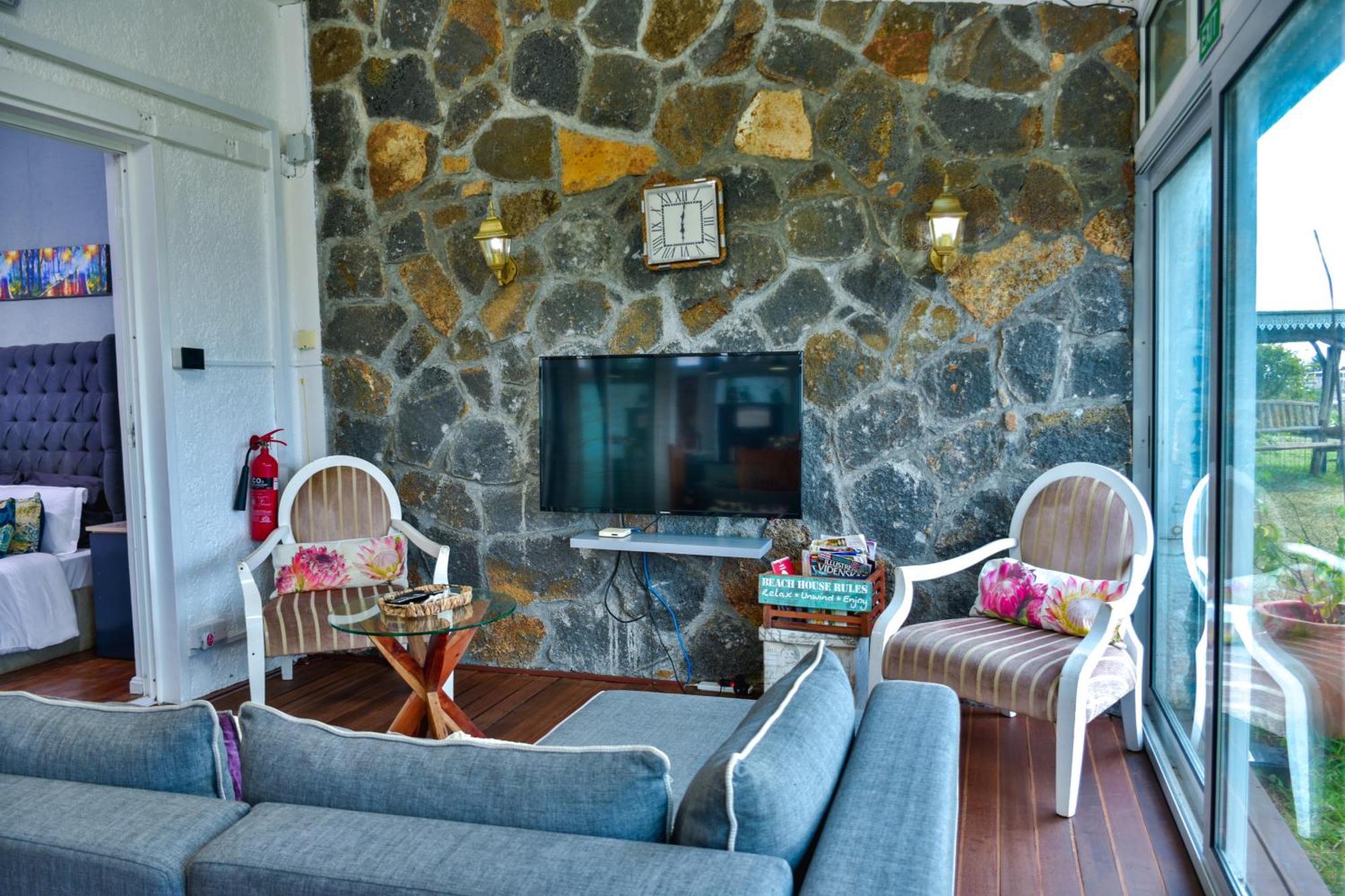 Boutique Villa On The Rocks With Stunning Sea Views, Infinity Pool & Private Sea Trou d'Eau Douce Exterior photo