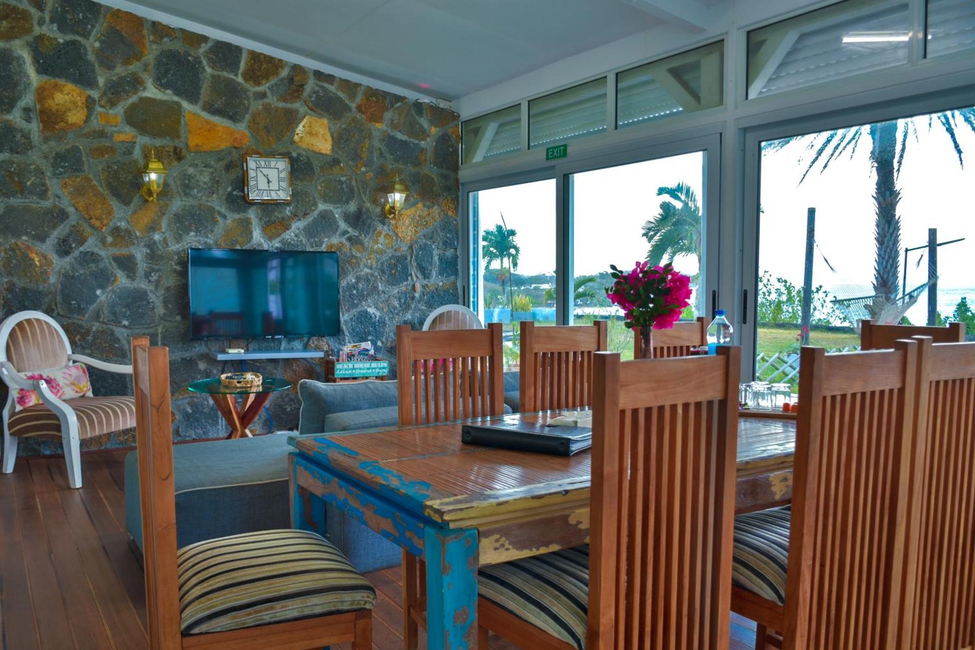 Boutique Villa On The Rocks With Stunning Sea Views, Infinity Pool & Private Sea Trou d'Eau Douce Exterior photo